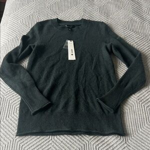 NWT Aqua 100% Cashmere Crewneck Sweater from Bloomingdale’s Forest Green